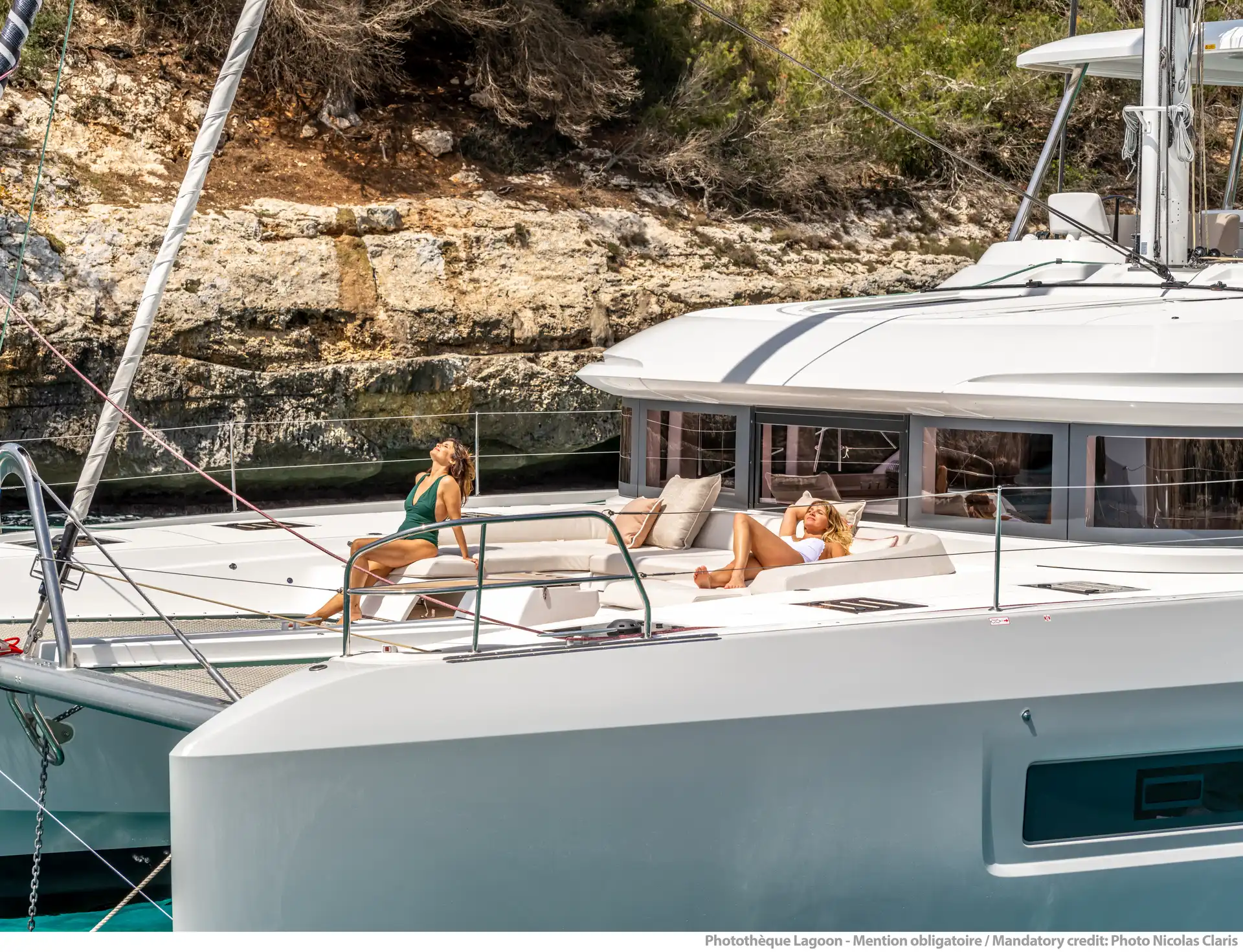 Lagoon 55 Exterior 5