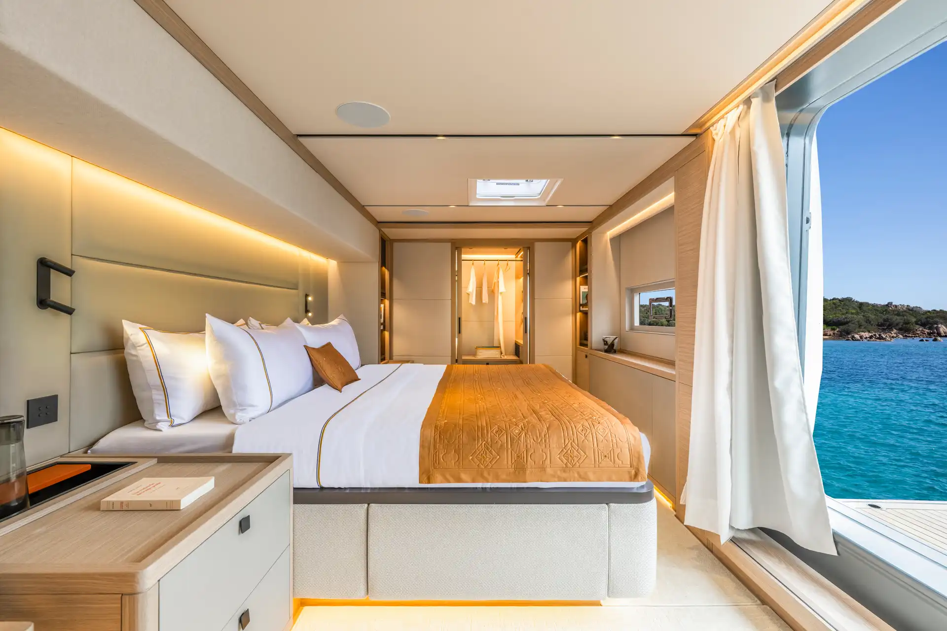 Lagoonn Eighty3 Interior
