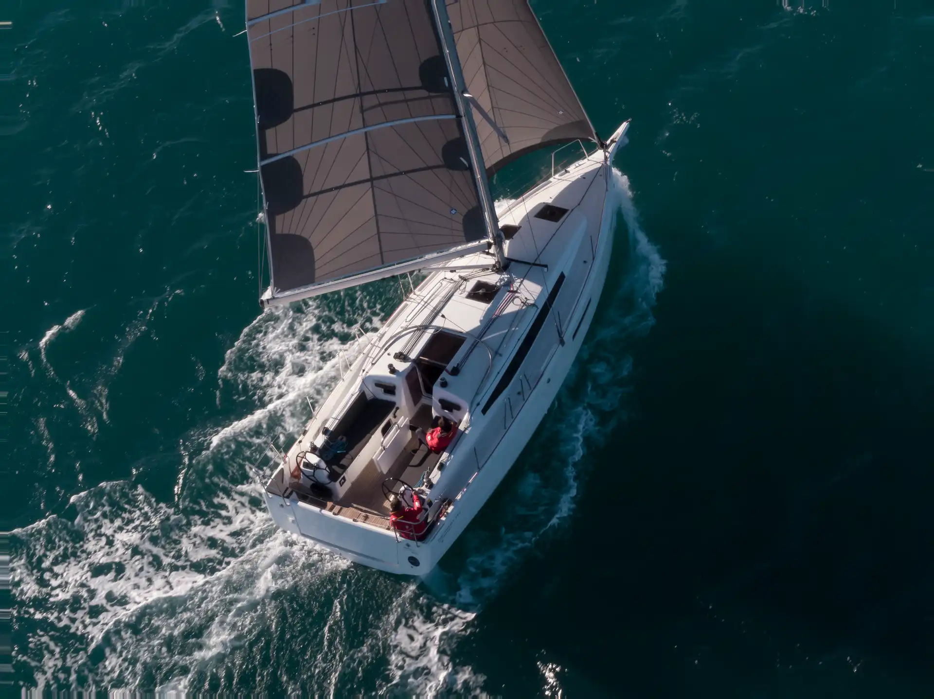 Sun Odyssey 380 Image Exterior Running
