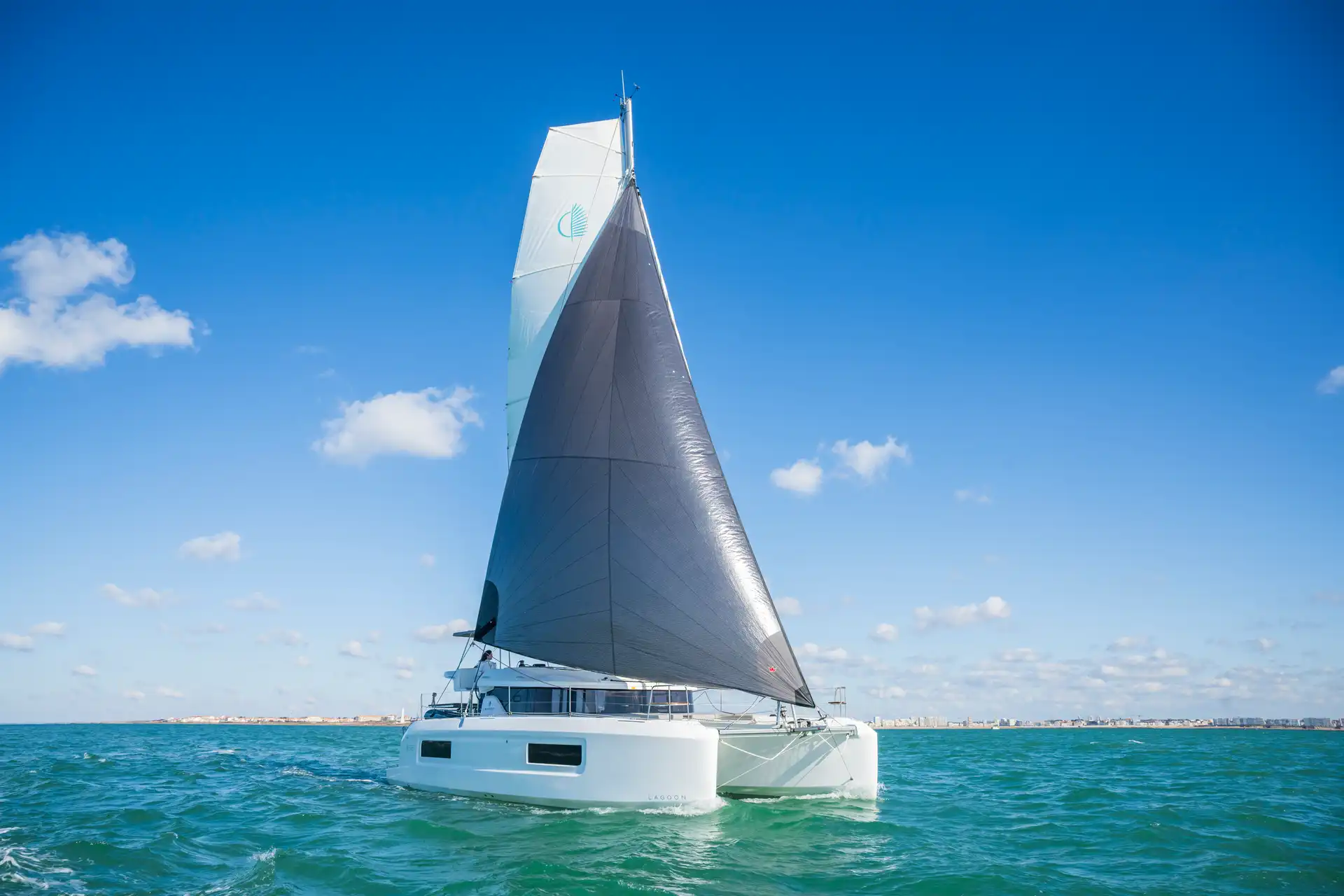 Lagoon 38 Exterior